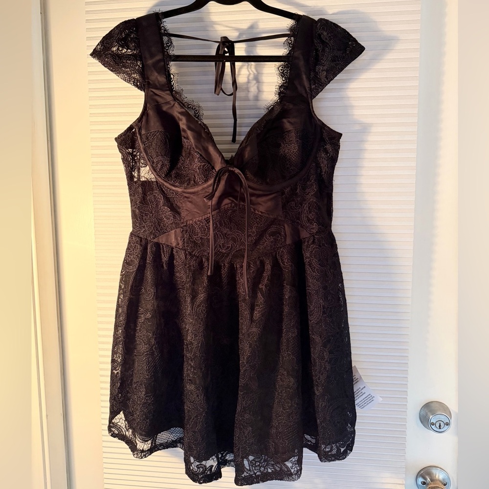 ASOS DESIGN Gathered sleeve mini dress with bodice
tie detail in black lace